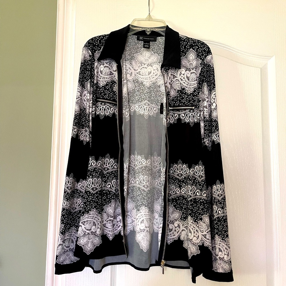 Inc black/white print light weight shirt